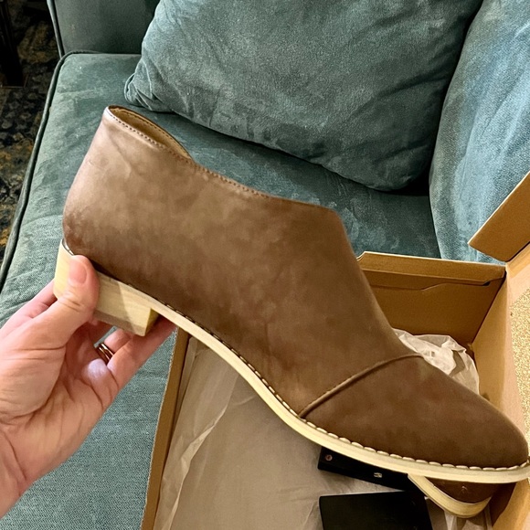 JG Boho open side flat booties NWOT - Picture 3 of 4